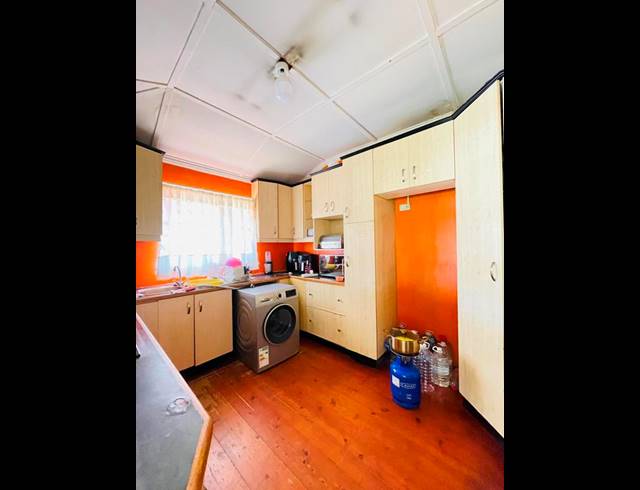 4 BEDROOM HOUSE FOR SALE IN WOODLANDS